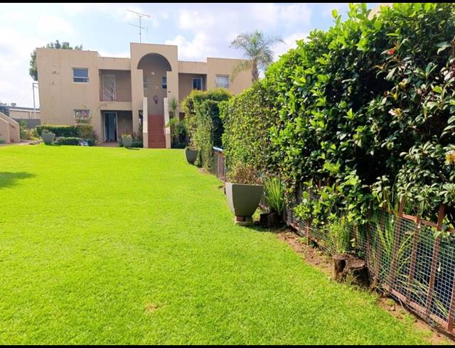 1 BEDROOM TOWNHOUSE FOR SALE IN BRACKENDOWNS